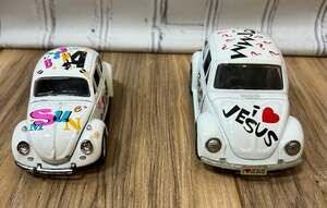 Lot 2 Sunnyside VW Beetle 1:32 Diecast Cars Jesus WWJD 1967 Volkswagen